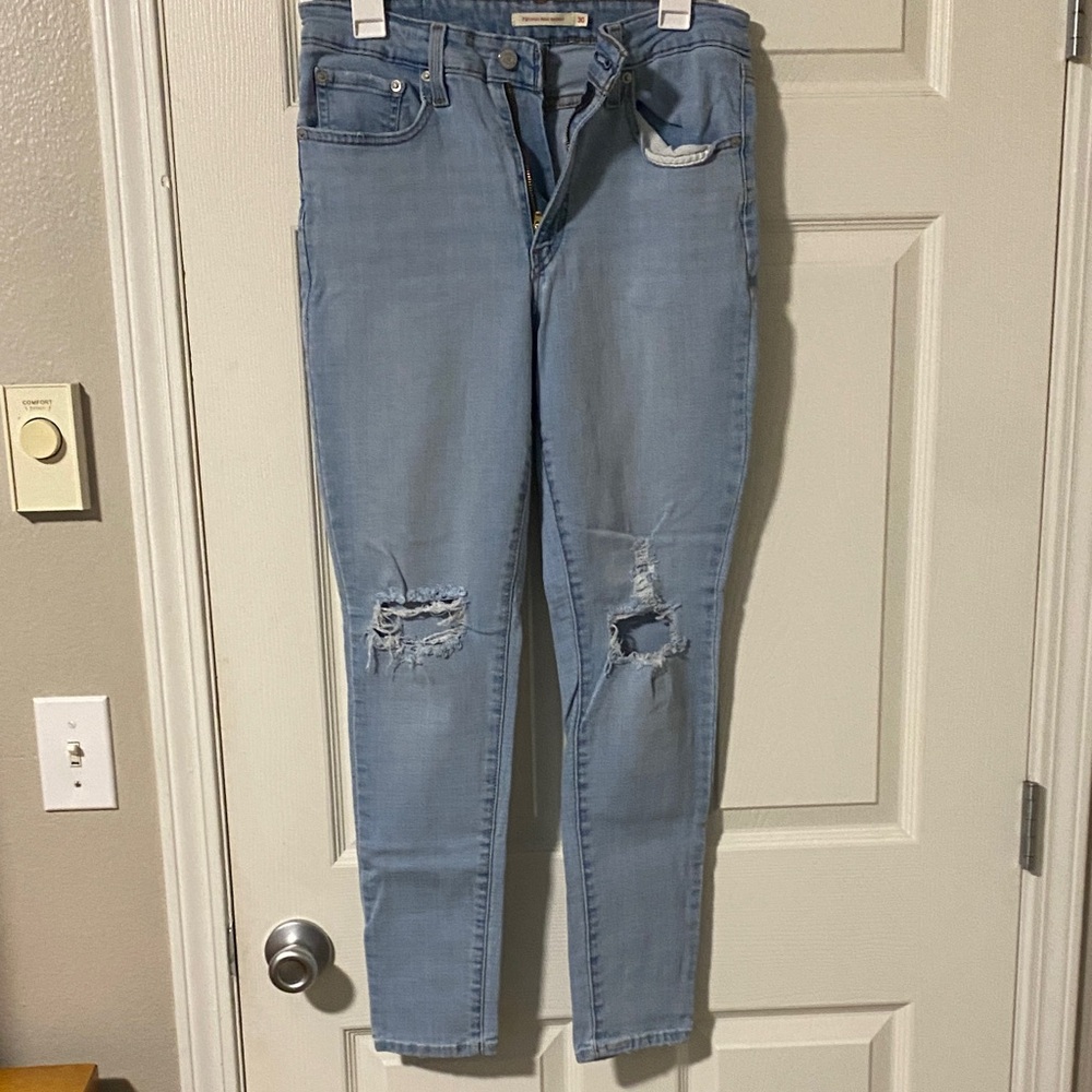 Trendy Distressed Skinny Jeans in Light Blue